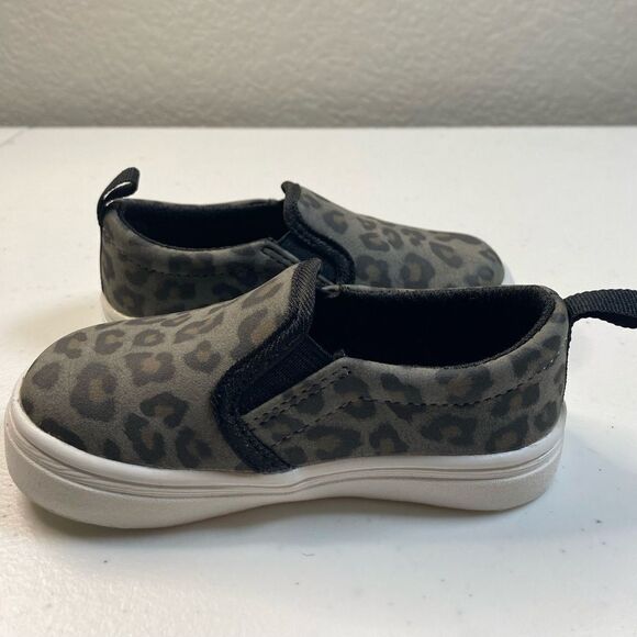 NWOB Skywheel Unisex Toddler Gray Animal Print Slip On Flats - Size 6 - Picture 6 of 9